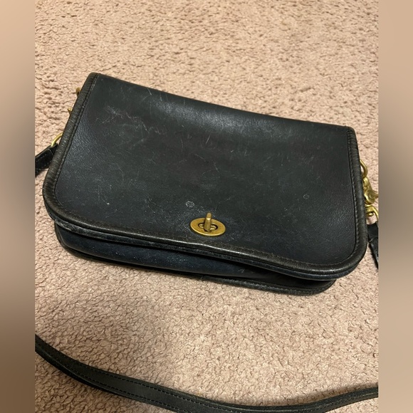 Coach Handbags - Vintage Coach handbag. READ DESCRIPTION. READ DESCRIPTION
